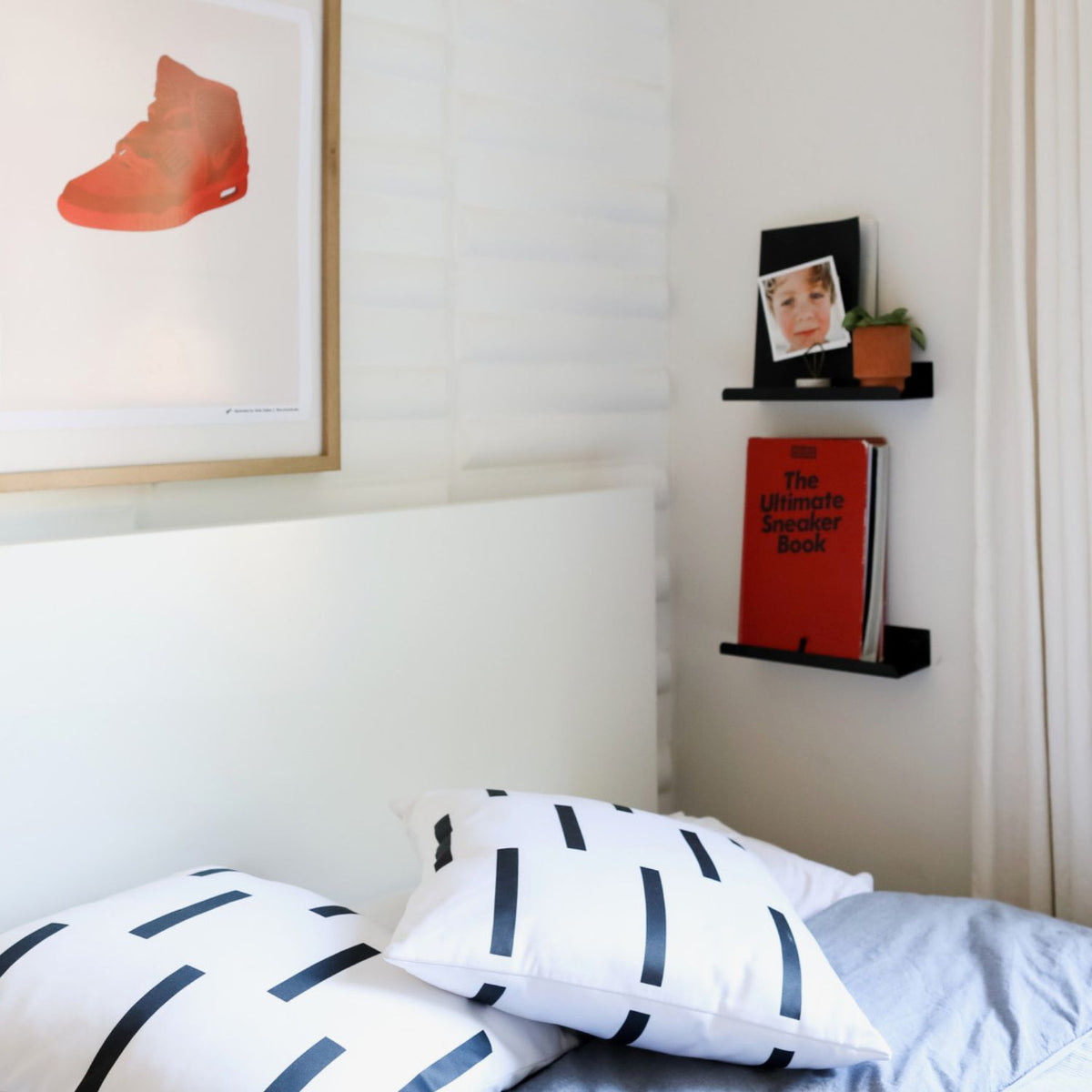 kids room with black shelf book ledge